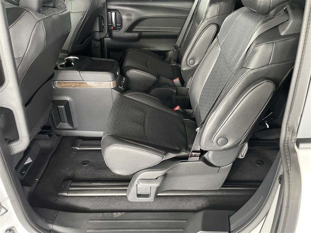 Vehicle image 10 of 39