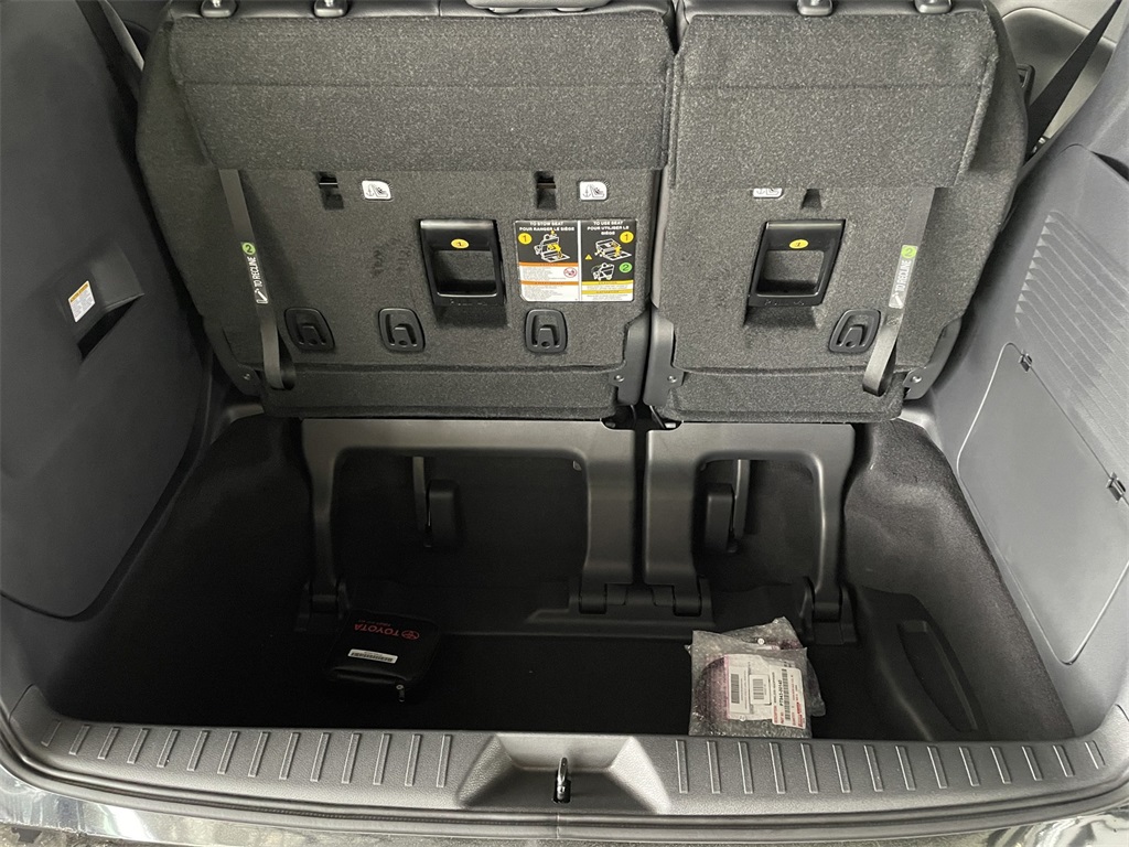 Vehicle image 12 of 39