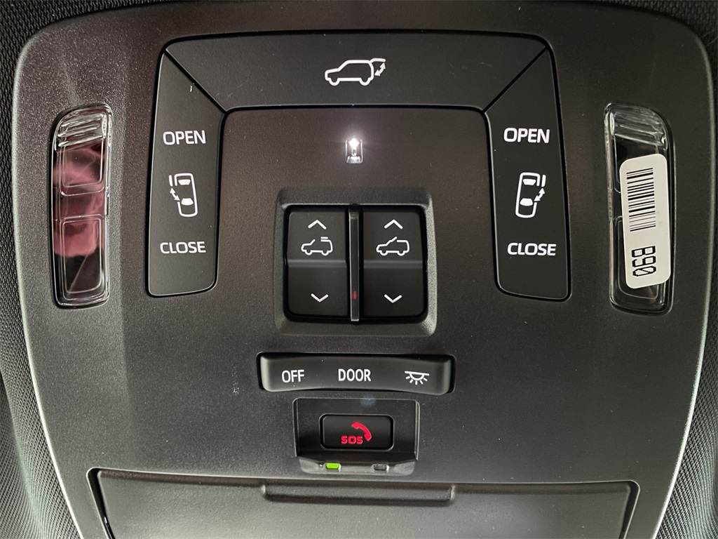 Vehicle image 31 of 39