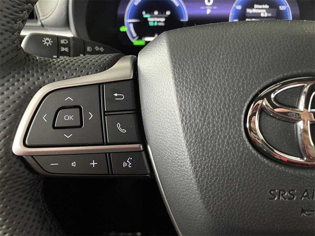 Vehicle image 23 of 39
