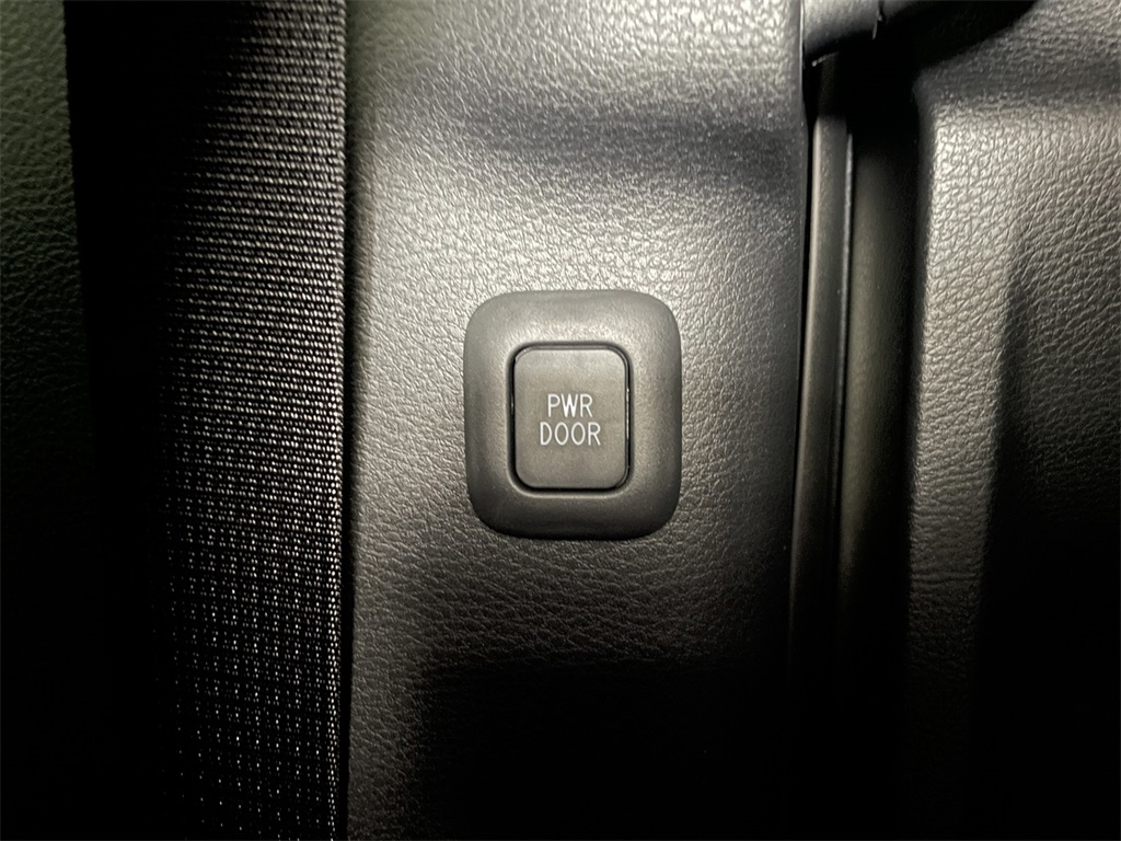 Vehicle image 19 of 39