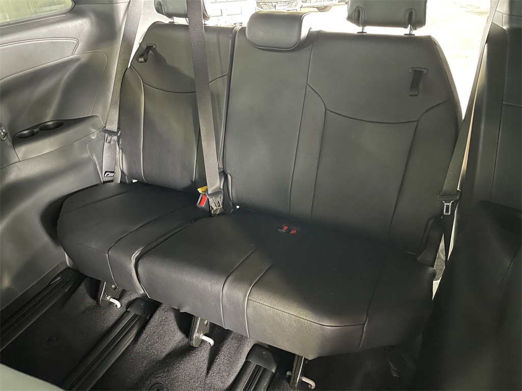 Vehicle image 11 of 39