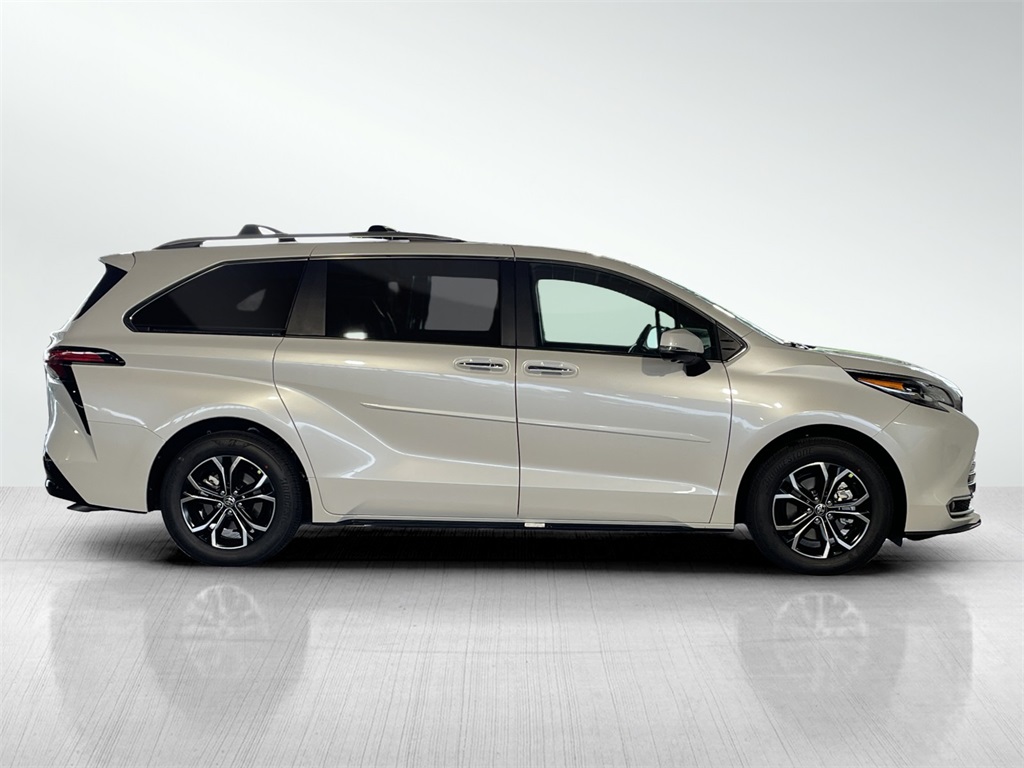 Vehicle image 4 of 39