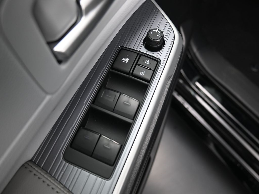Vehicle image 12 of 39