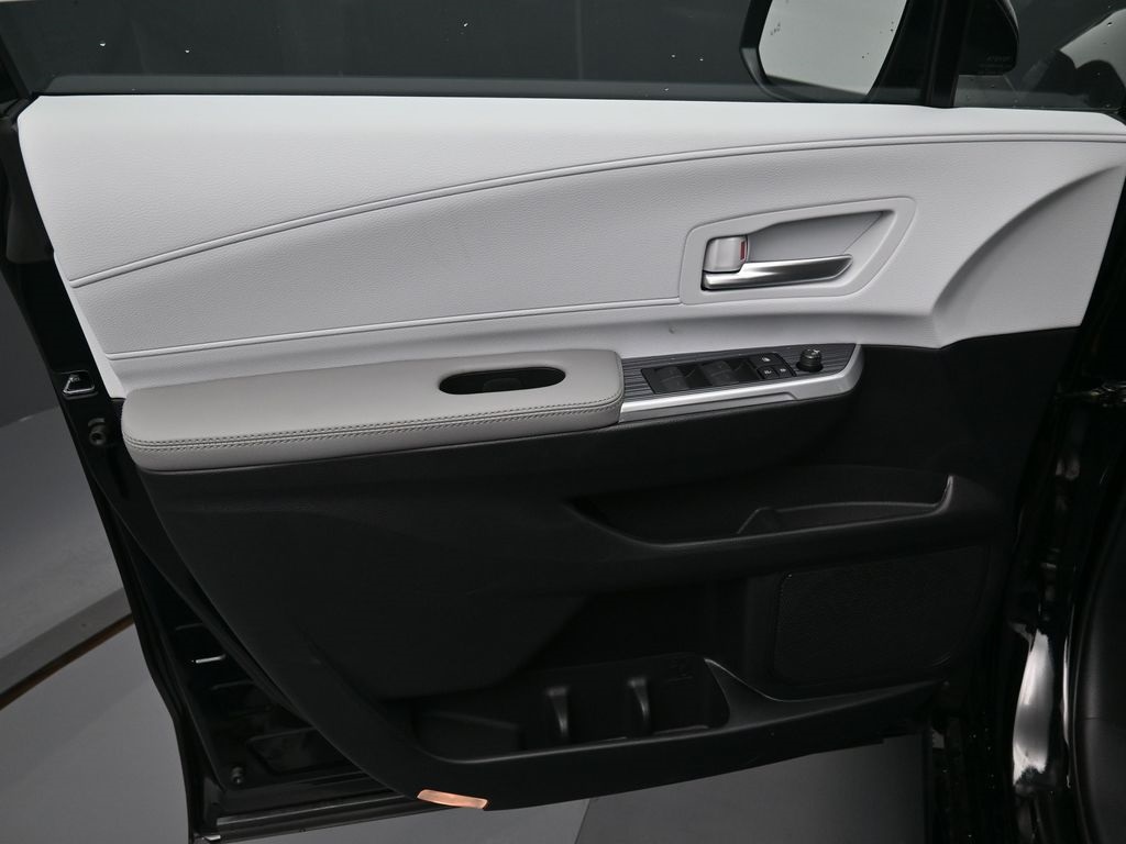 Vehicle image 11 of 39