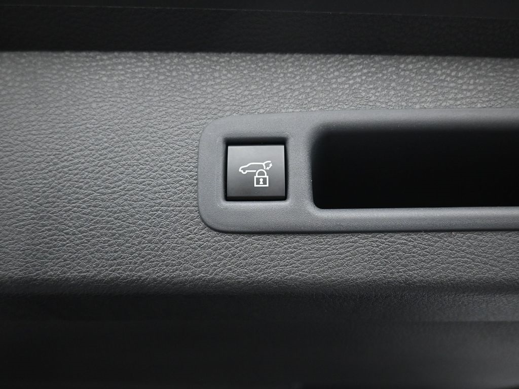 Vehicle image 31 of 39