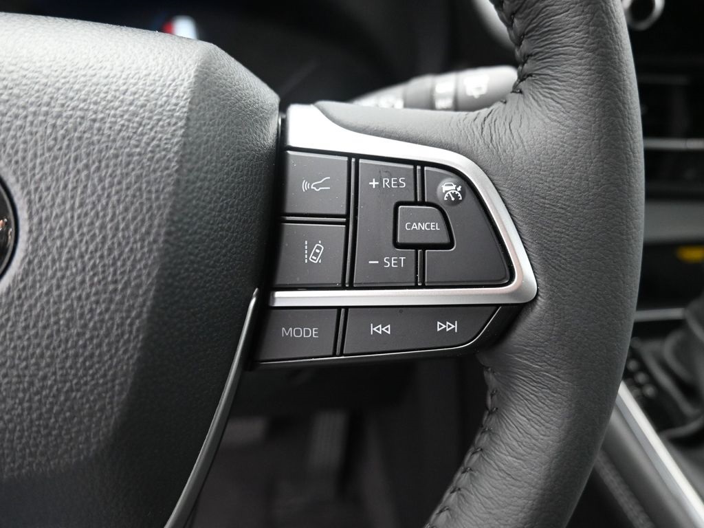 Vehicle image 17 of 39