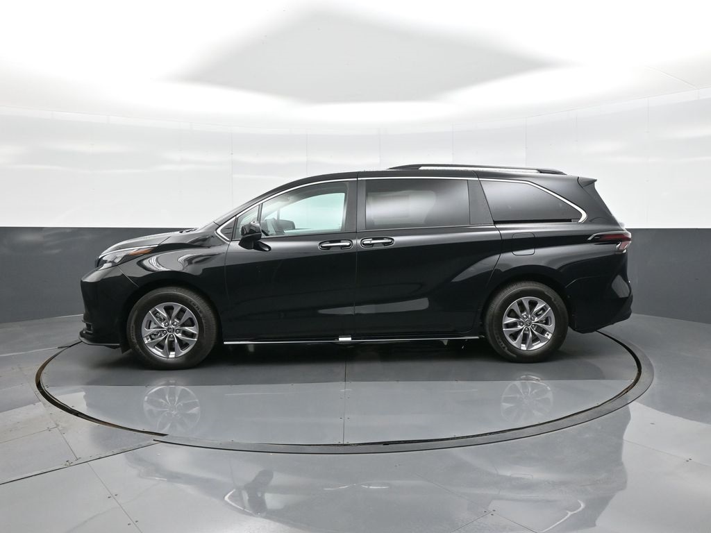 Vehicle image 8 of 39