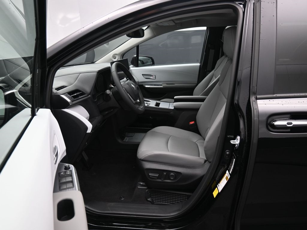 Vehicle image 9 of 39