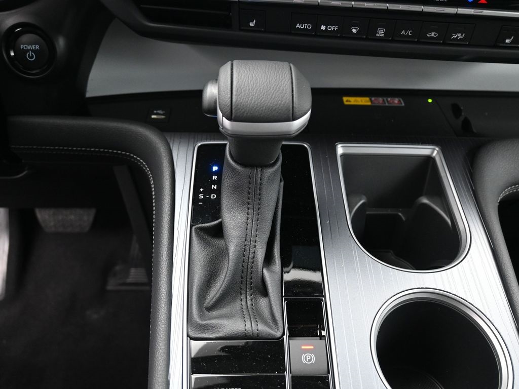 Vehicle image 24 of 39