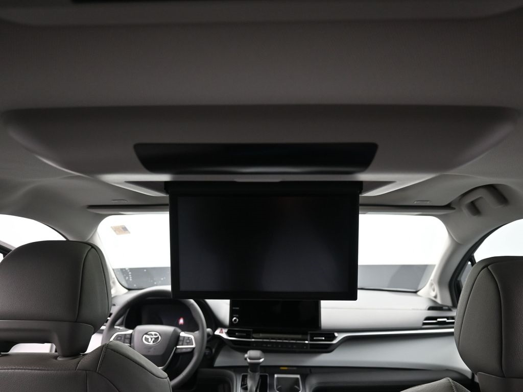 Vehicle image 33 of 39