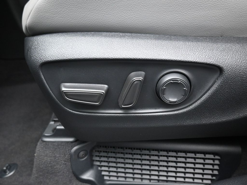 Vehicle image 10 of 39