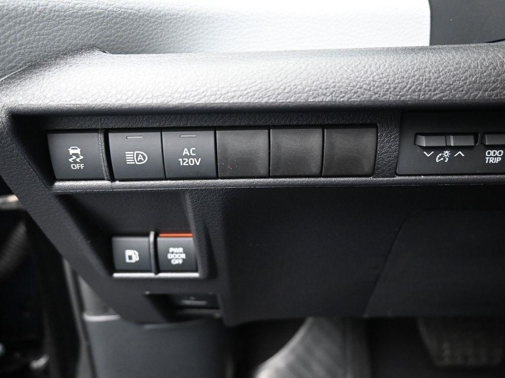 Vehicle image 13 of 39