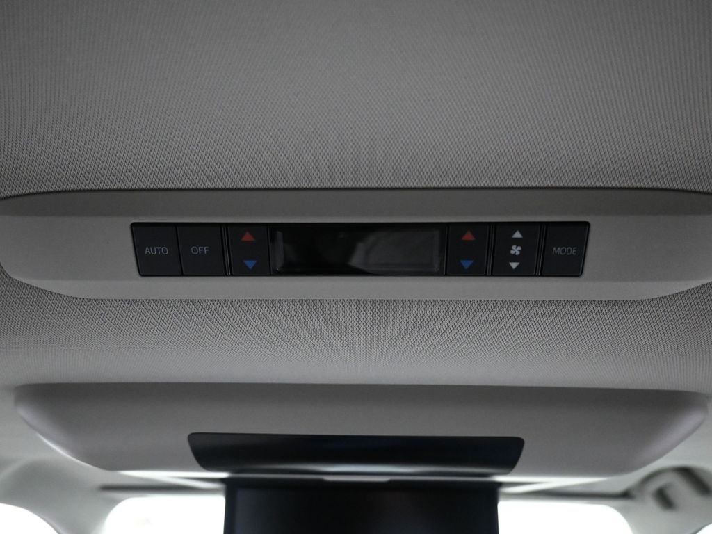 Vehicle image 34 of 39