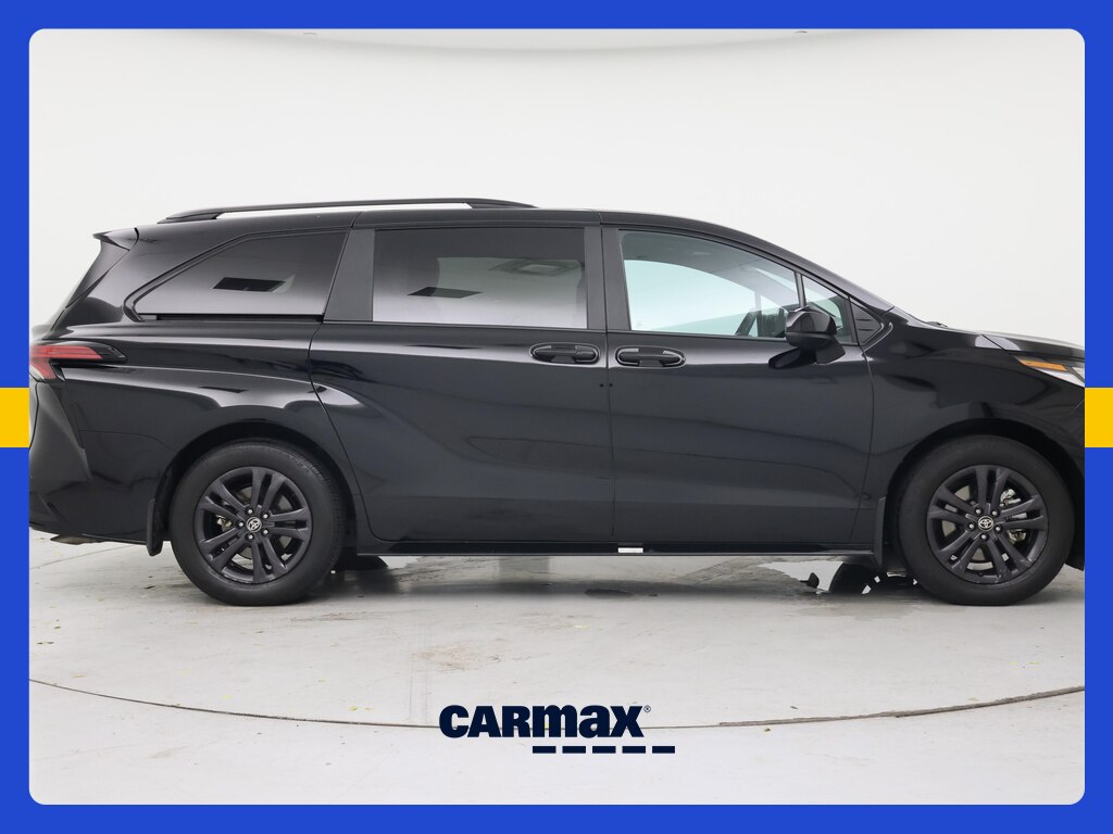 2025 Toyota Sienna XSE Image 3 of 22