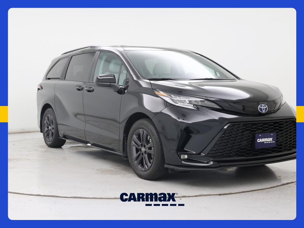 2025 Toyota Sienna XSE Image 2 of 22