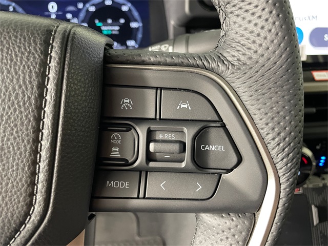 Vehicle image 16 of 28