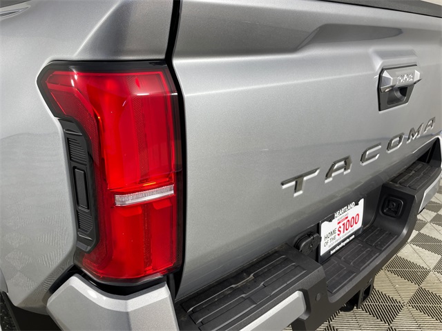 Vehicle image 25 of 28