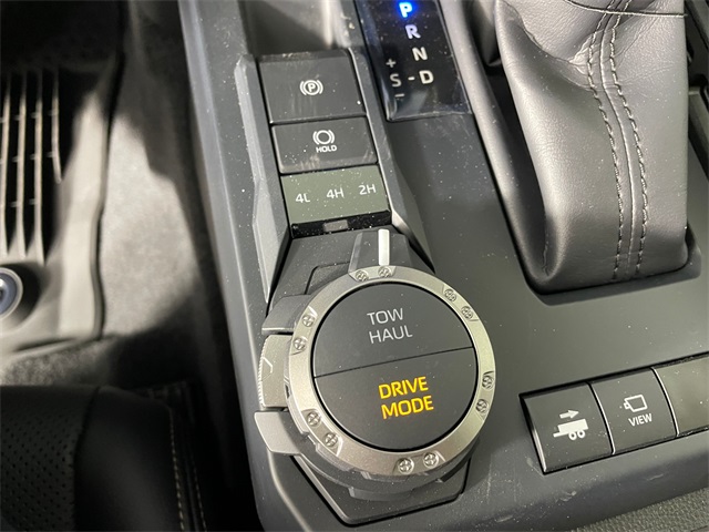 Vehicle image 15 of 28