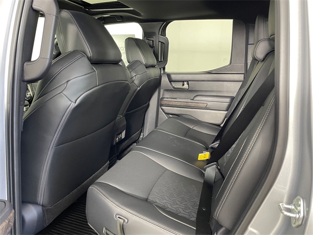 Vehicle image 23 of 28