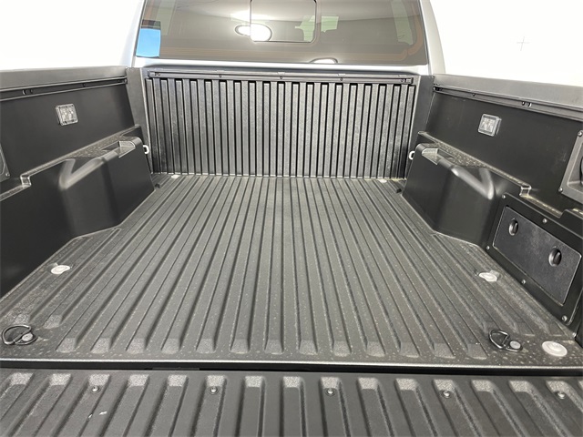 Vehicle image 24 of 28