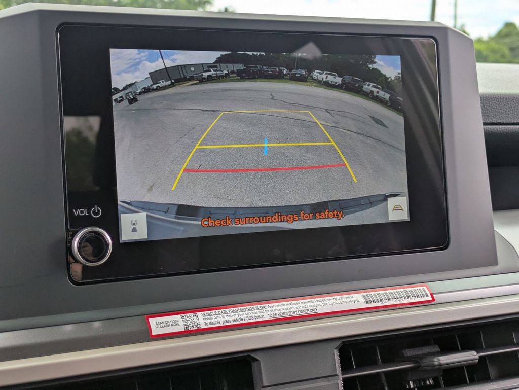 Vehicle image 23 of 32