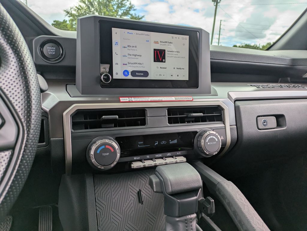 Vehicle image 22 of 32