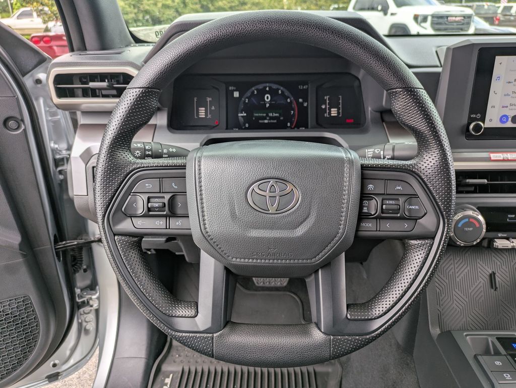 Vehicle image 17 of 32