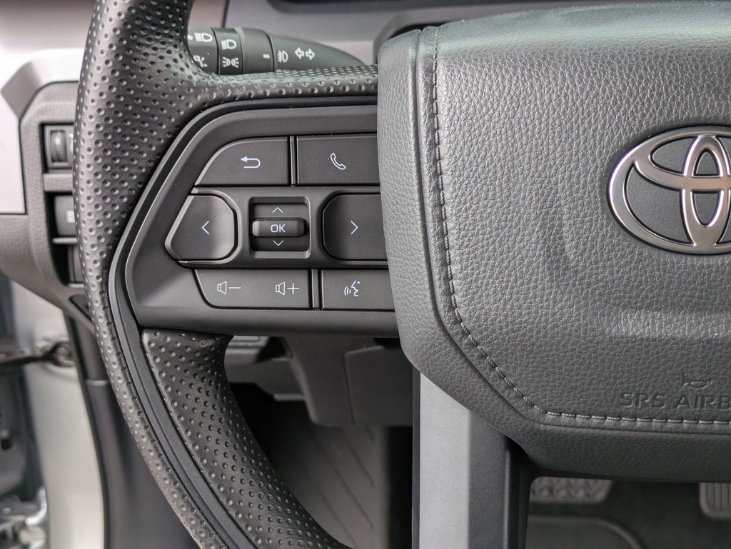 Vehicle image 18 of 32