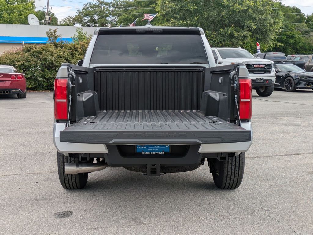 Vehicle image 28 of 32