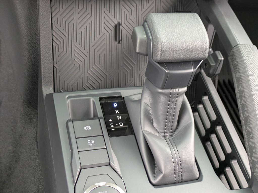 Vehicle image 21 of 32