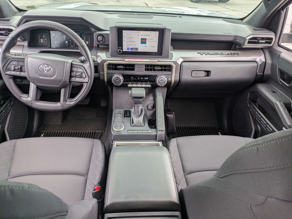 Vehicle image 27 of 32