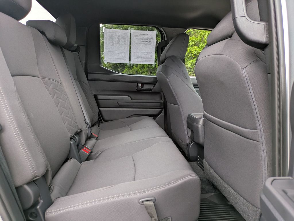 Vehicle image 29 of 32