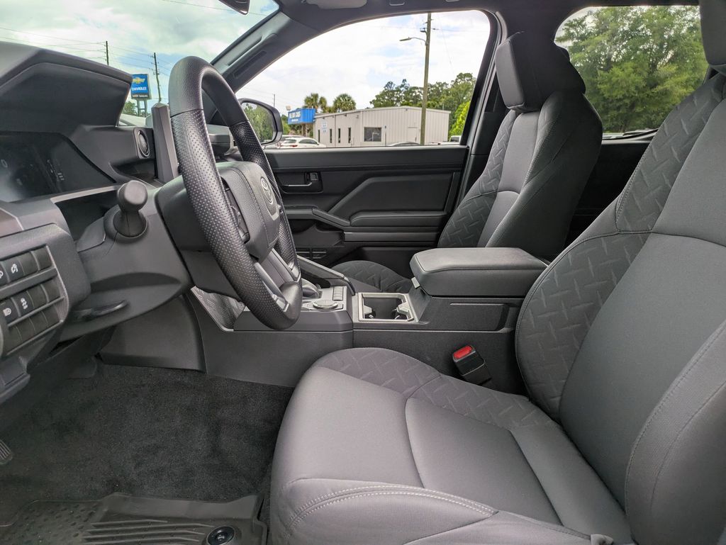 Vehicle image 13 of 32