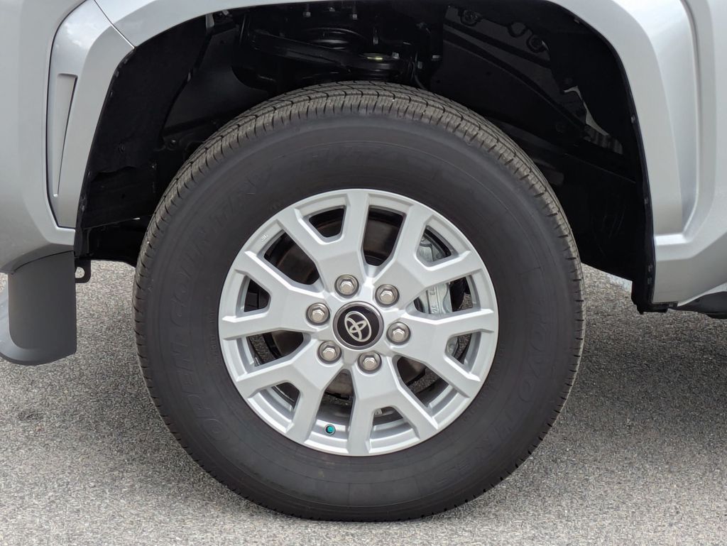 Vehicle image 10 of 32
