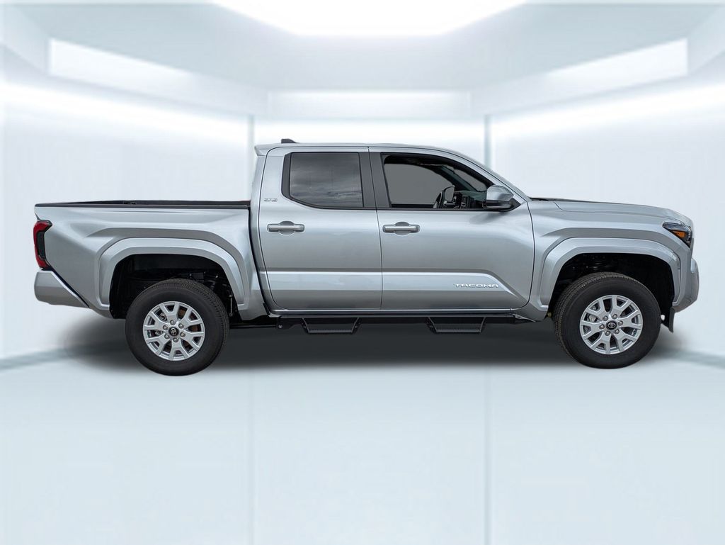Vehicle image 4 of 32