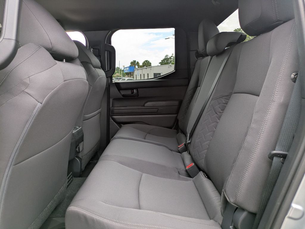 Vehicle image 25 of 32