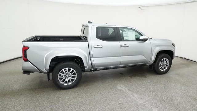Vehicle image 17 of 33