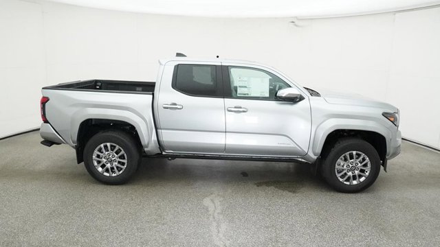 Vehicle image 16 of 33
