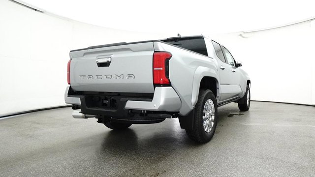 Vehicle image 18 of 33
