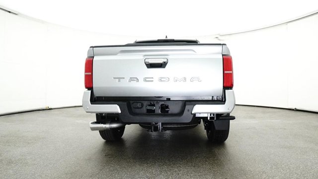 Vehicle image 23 of 33