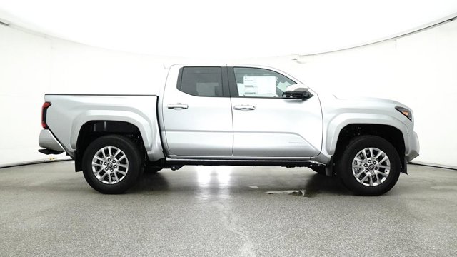 Vehicle image 15 of 33