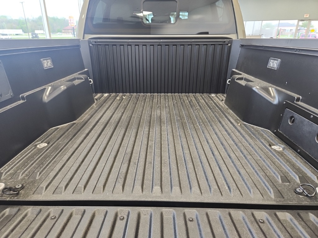 Vehicle image 14 of 27