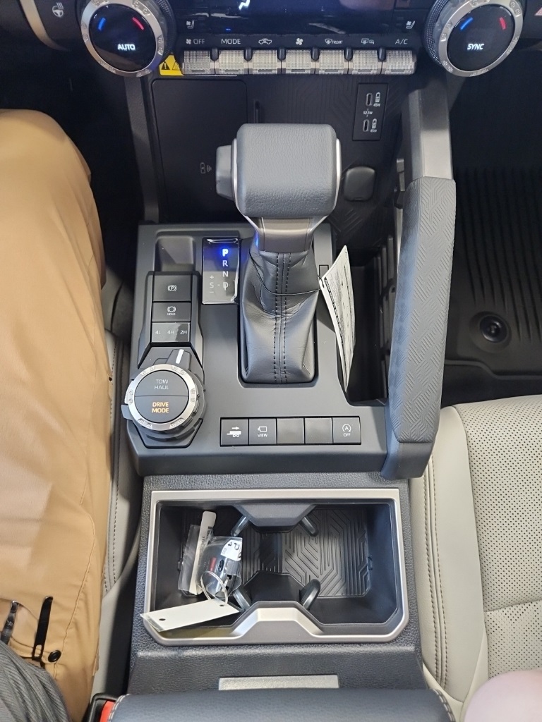 Vehicle image 24 of 27
