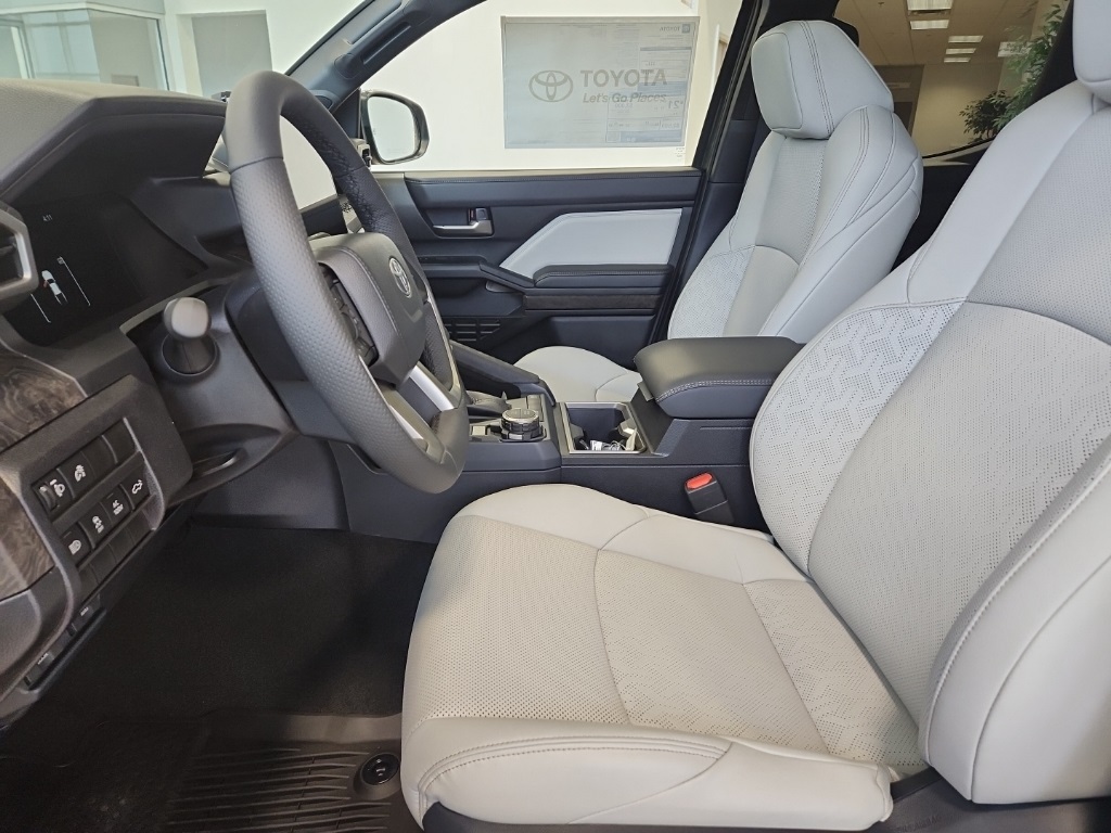 Vehicle image 11 of 27