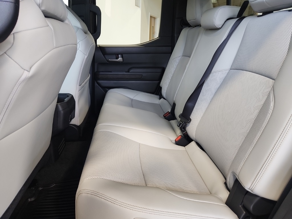 Vehicle image 13 of 27