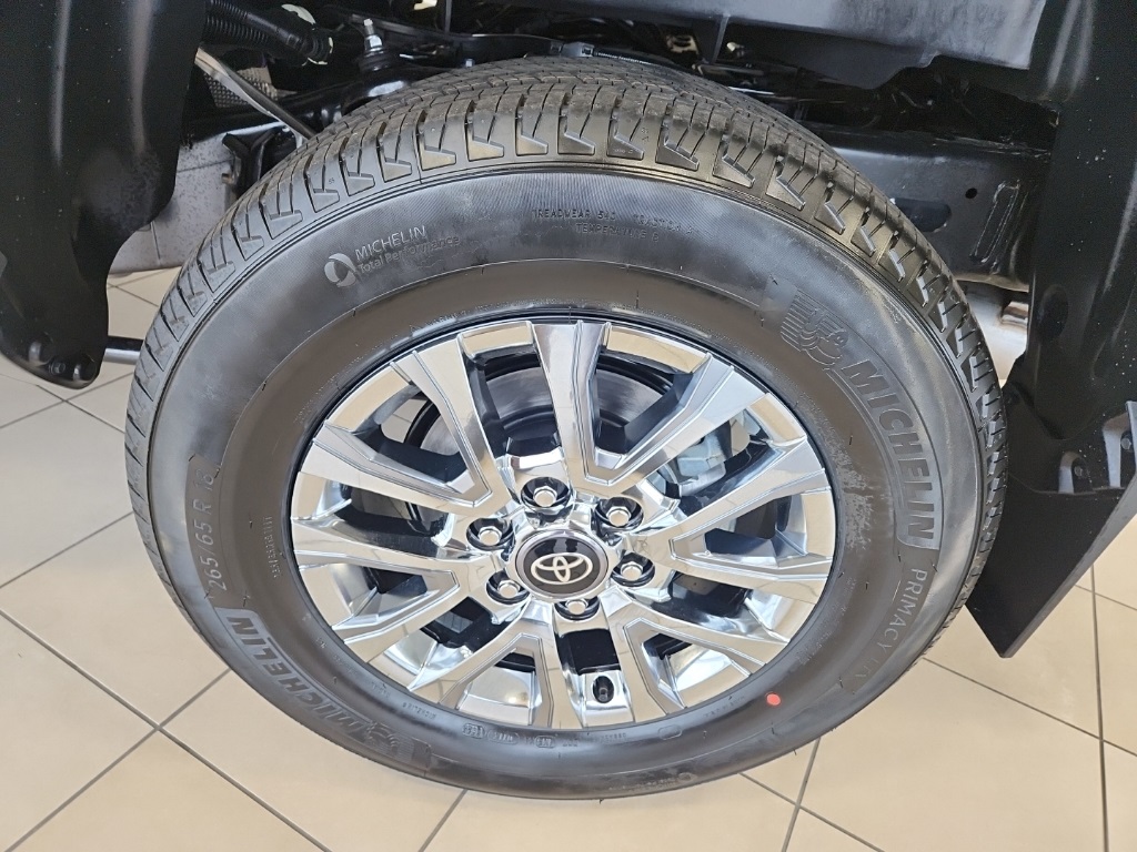 Vehicle image 9 of 27