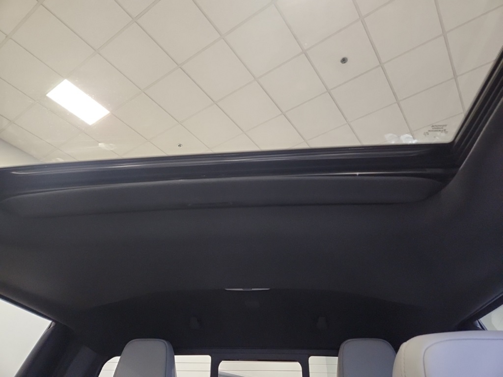 Vehicle image 12 of 29