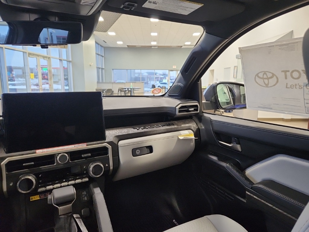 Vehicle image 17 of 29