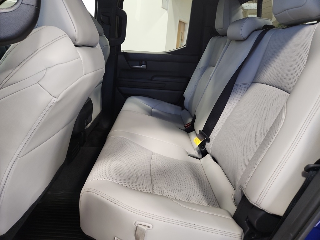 Vehicle image 13 of 29